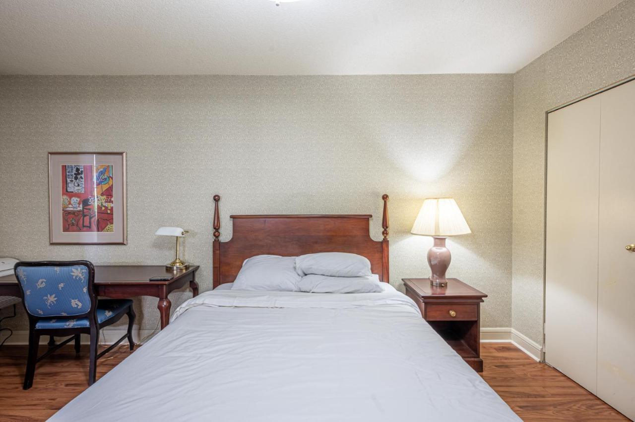 Le Domaine Chambre d'hôtel à Saint-Sauveur-des-Monts Esterno foto