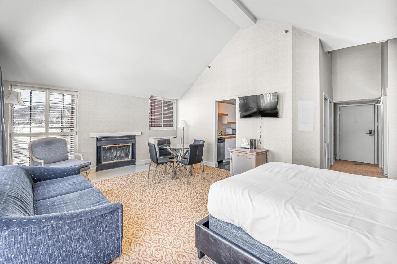 Le Domaine Chambre d'hôtel à Saint-Sauveur-des-Monts Esterno foto