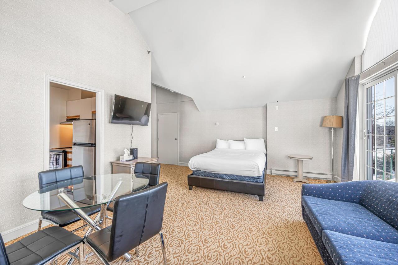 Le Domaine Chambre d'hôtel à Saint-Sauveur-des-Monts Esterno foto